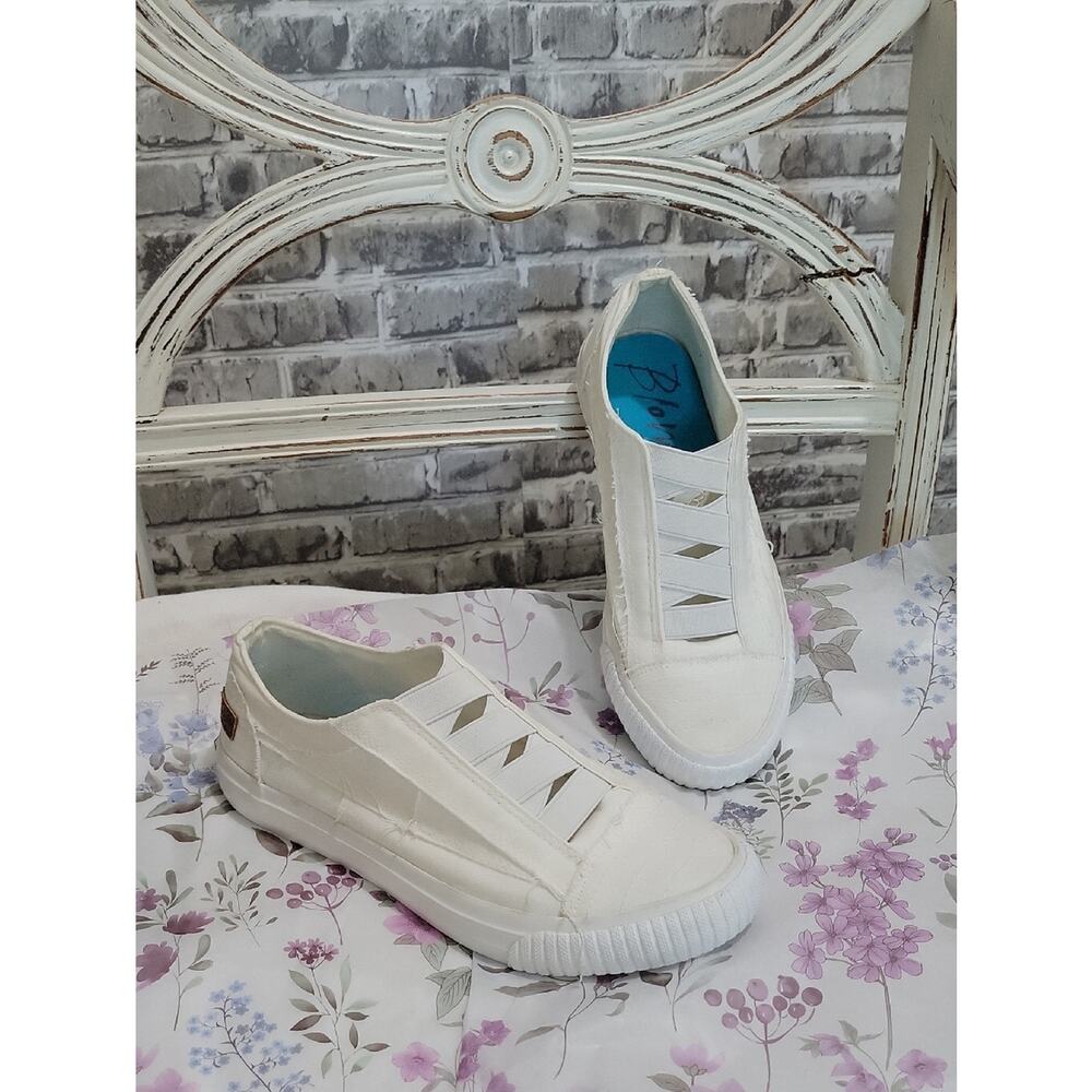 Blowfish Malibu White Canvas Women's Slip On Sneakers Size 7.5, Distressed